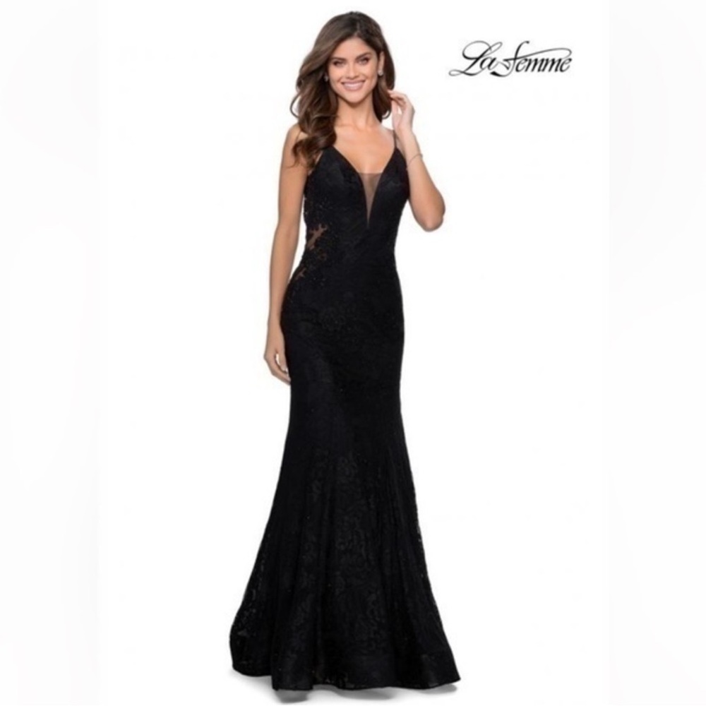LA FEMME Black Sleeveless Lace Mermaid Gown